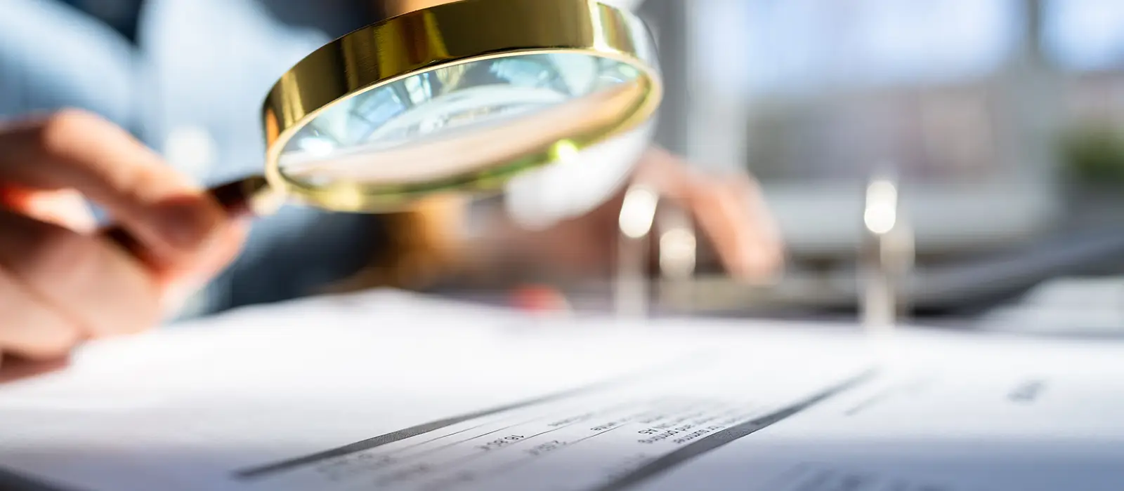 Utiliser une loupe pour les audits et les enquêtes sur les fraudes